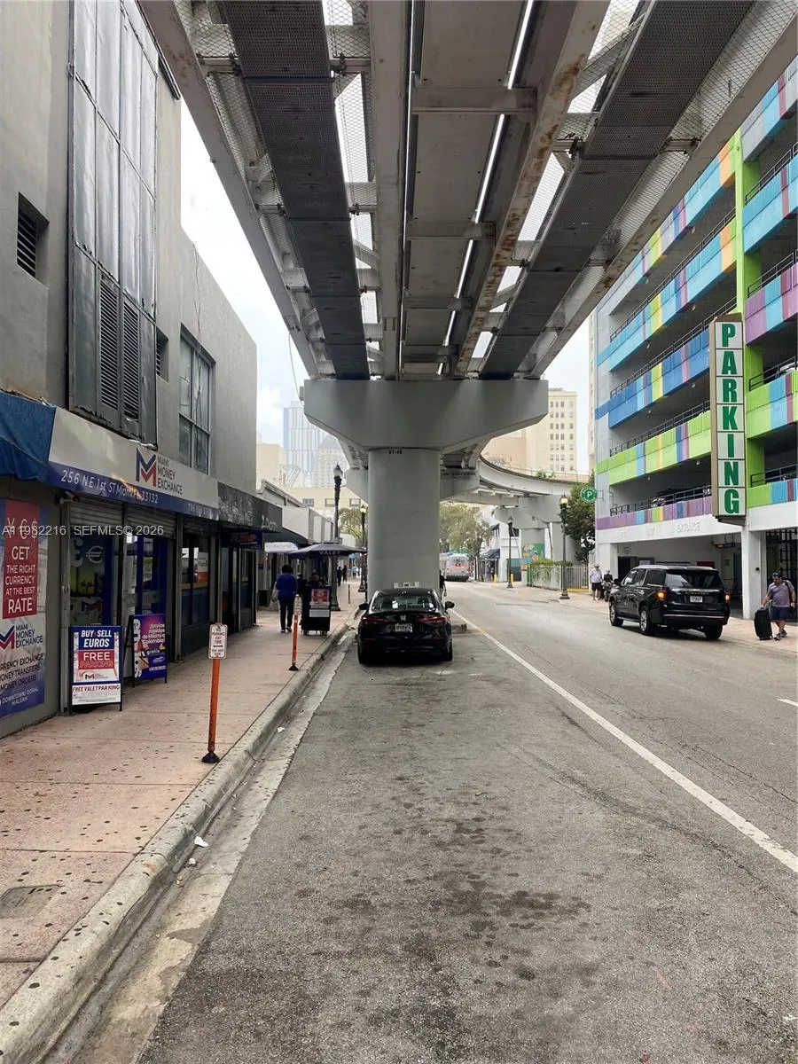 266 NE 1th St, Miami FL 33132