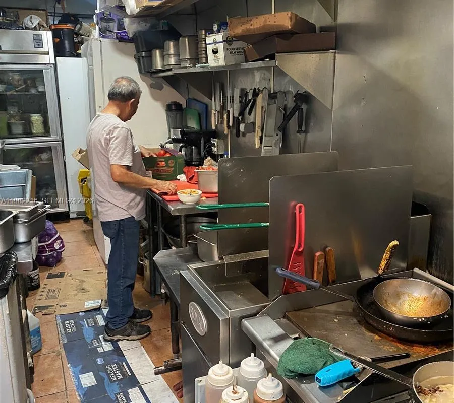 266 NE 1th St, Miami FL 33132