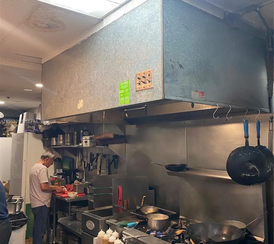 266 NE 1th St, Miami FL 33132