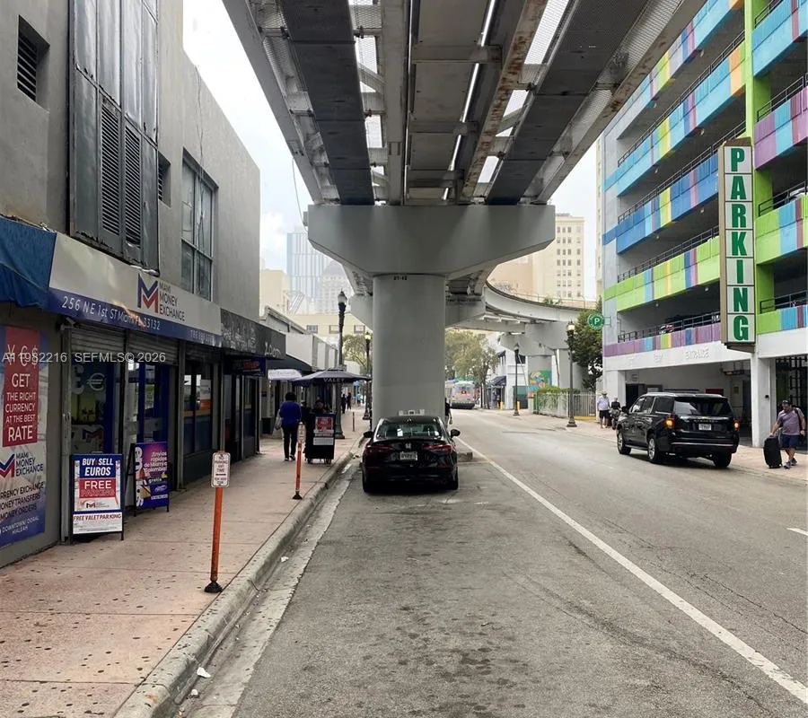 266 NE 1th St, Miami FL 33132