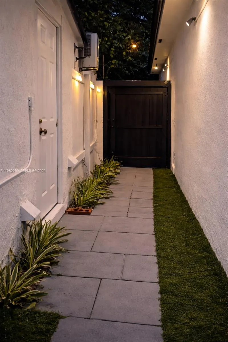 613 NW 10th St # 2, Hallandale Beach FL 33009