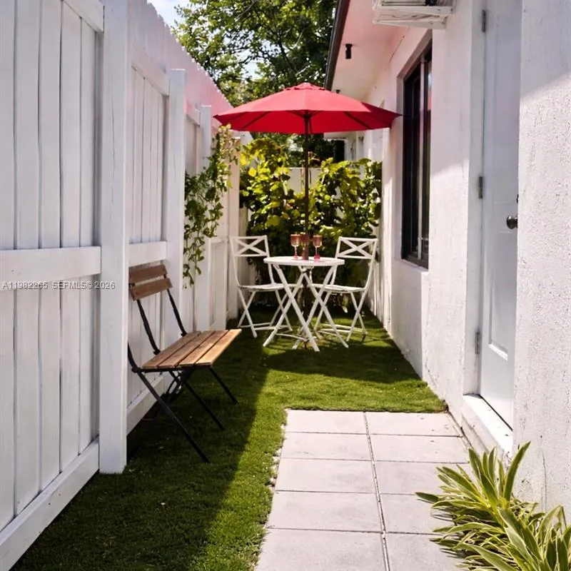 613 NW 10th St # 2, Hallandale Beach FL 33009