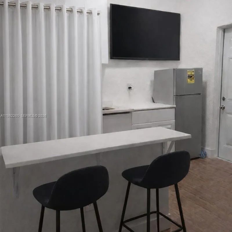 613 NW 10th St # 2, Hallandale Beach FL 33009