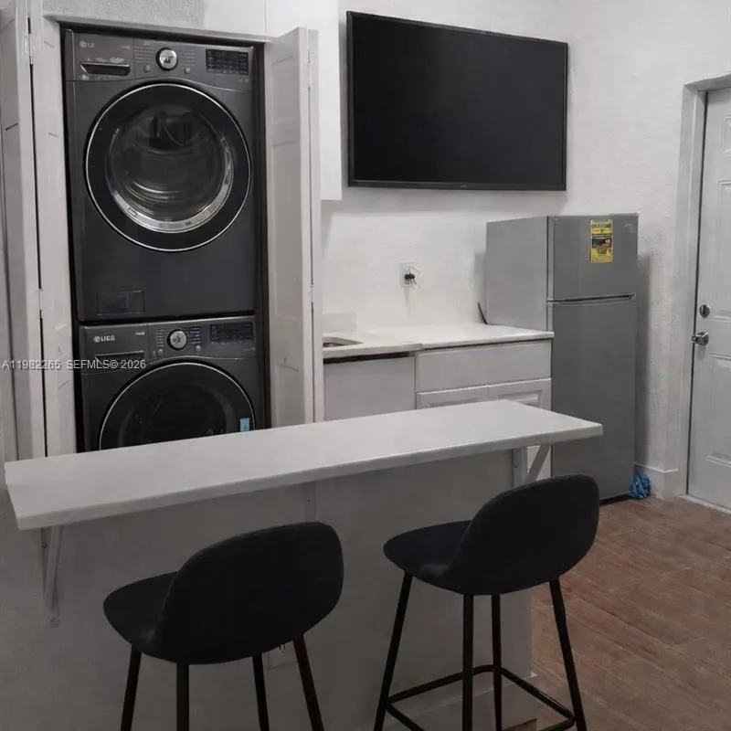 613 NW 10th St # 2, Hallandale Beach FL 33009