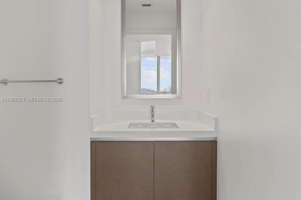 851 NE 1st Ave # 2102, Miami FL 33132