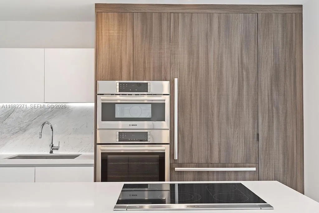 851 NE 1st Ave # 2102, Miami FL 33132