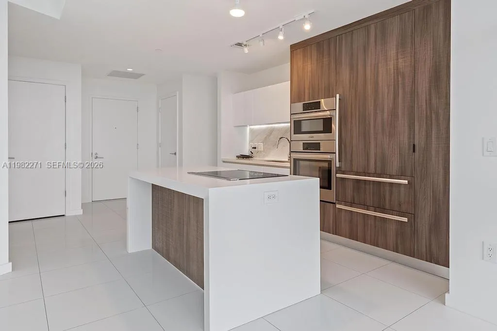 851 NE 1st Ave # 2102, Miami FL 33132