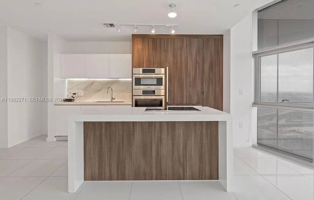 851 NE 1st Ave # 2102, Miami FL 33132