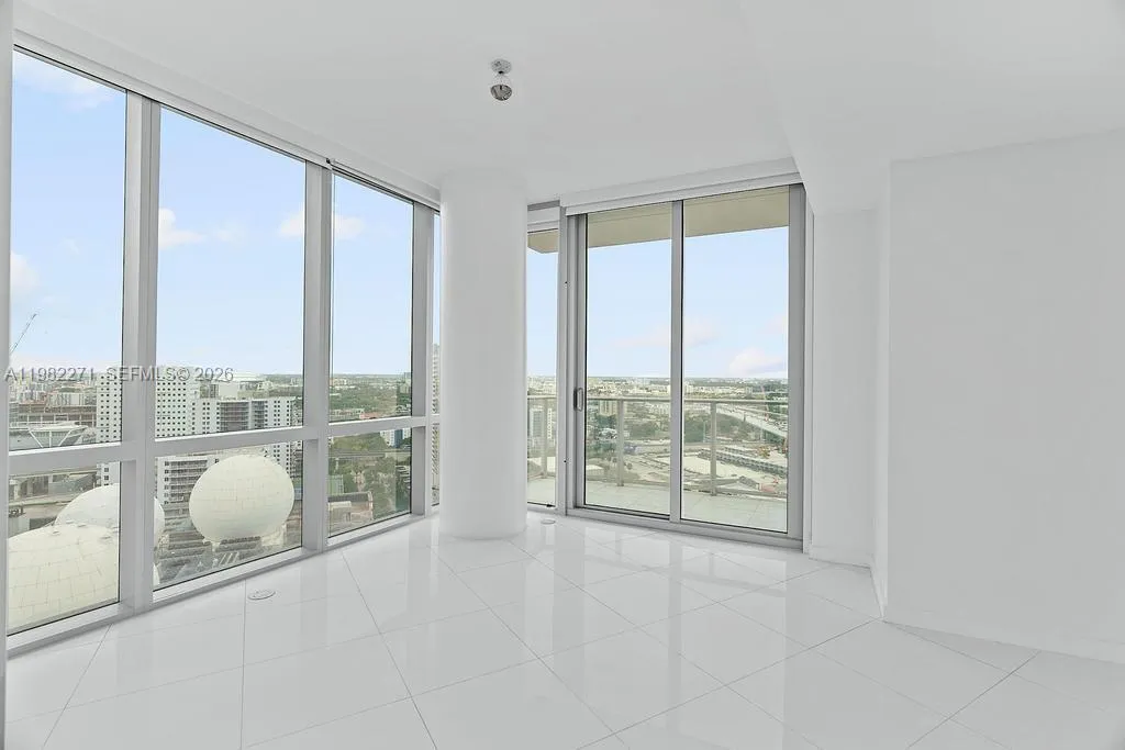 851 NE 1st Ave # 2102, Miami FL 33132