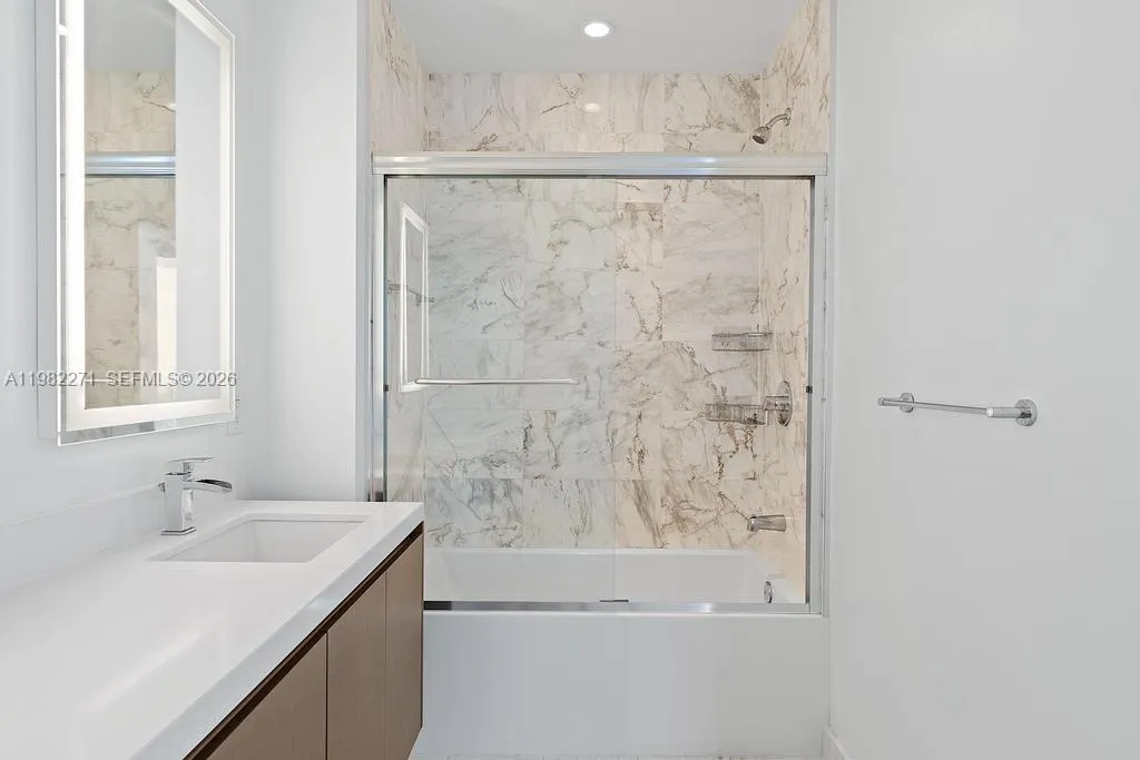 851 NE 1st Ave # 2102, Miami FL 33132