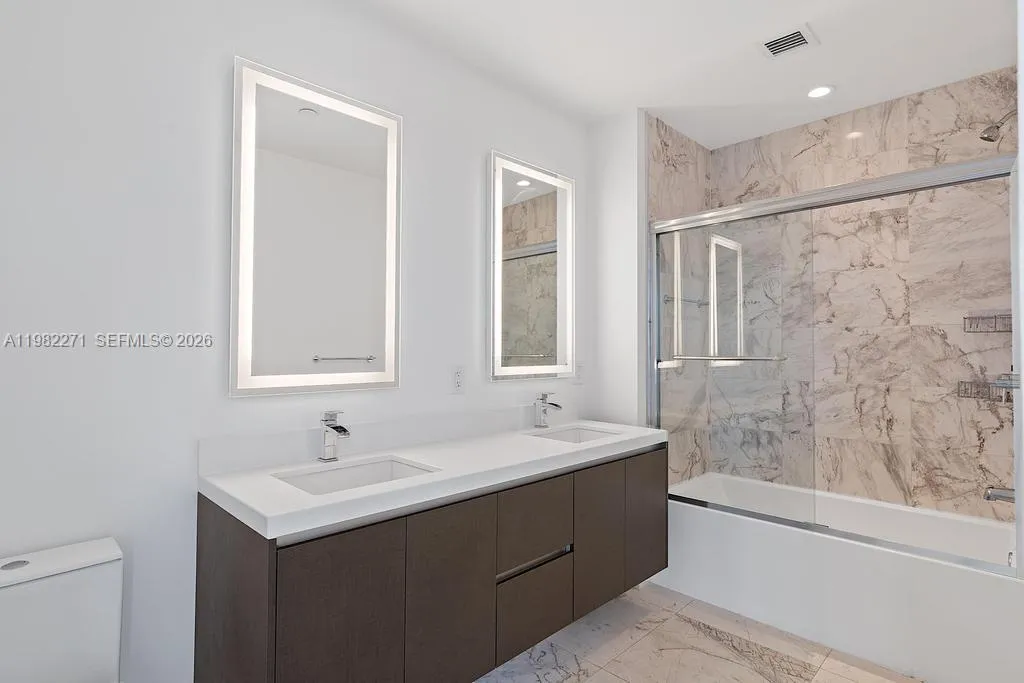 851 NE 1st Ave # 2102, Miami FL 33132