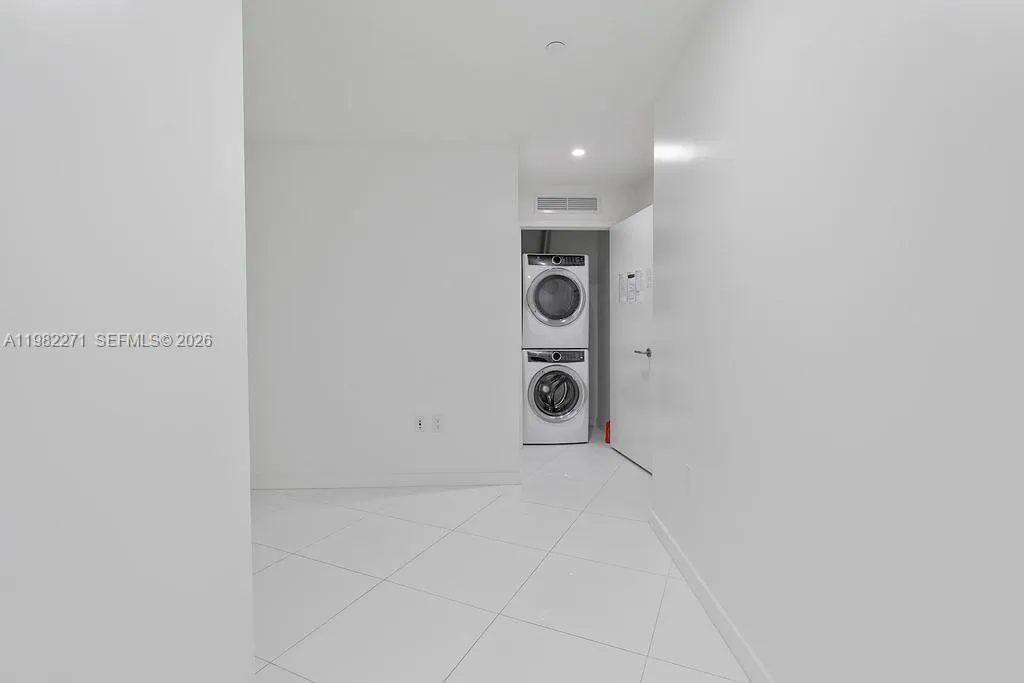 851 NE 1st Ave # 2102, Miami FL 33132