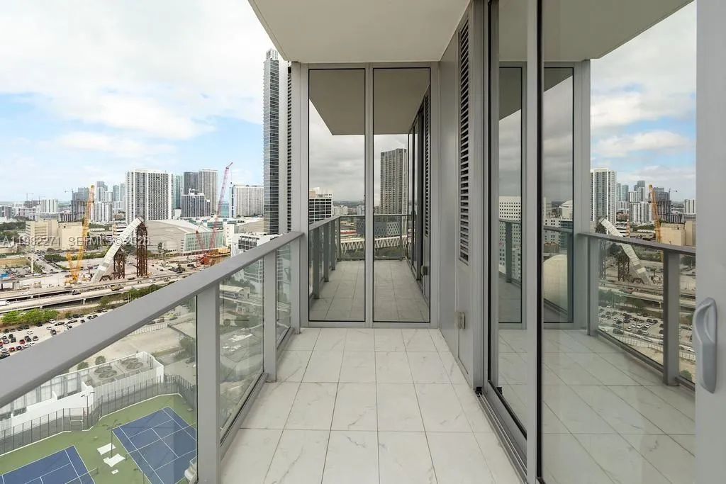 851 NE 1st Ave # 2102, Miami FL 33132