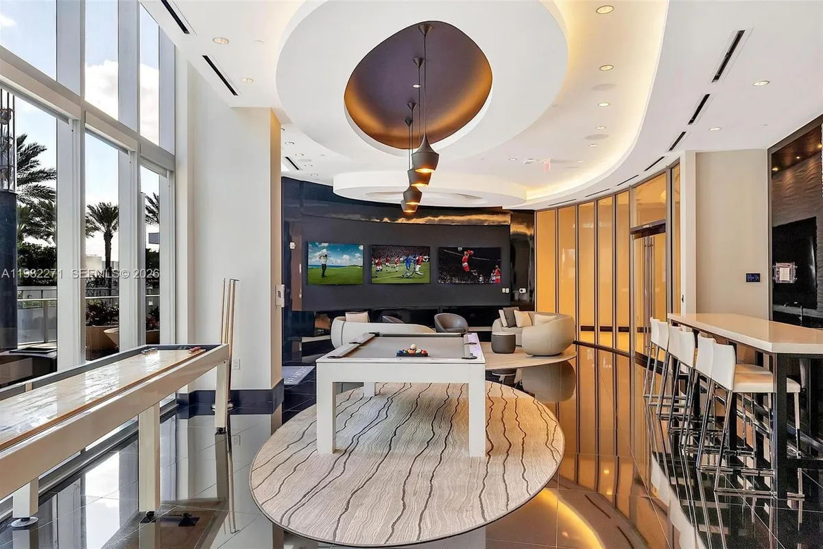 851 NE 1st Ave # 2102, Miami FL 33132