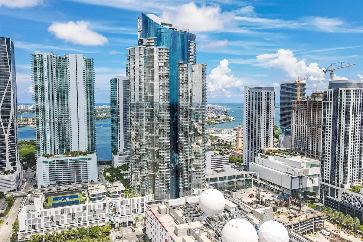 851 NE 1st Ave # 2102, Miami FL 33132