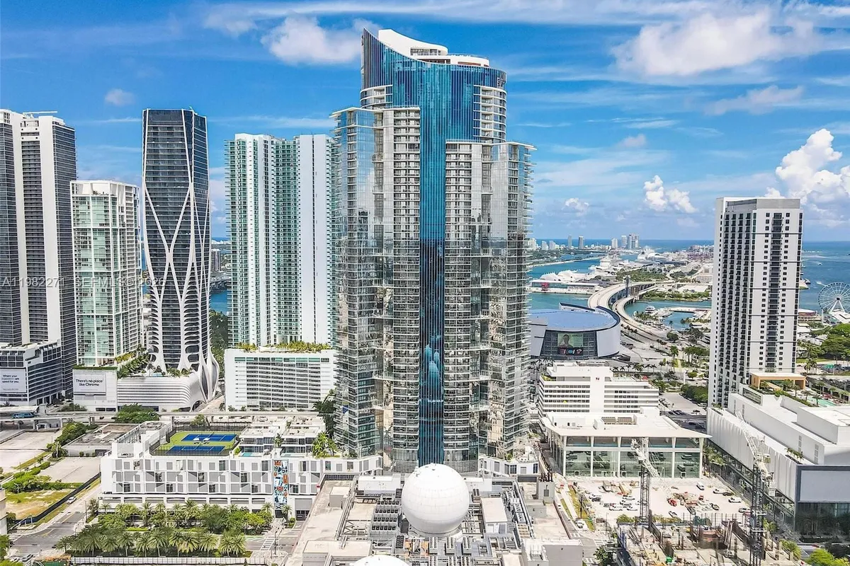 851 NE 1st Ave # 2102, Miami FL 33132