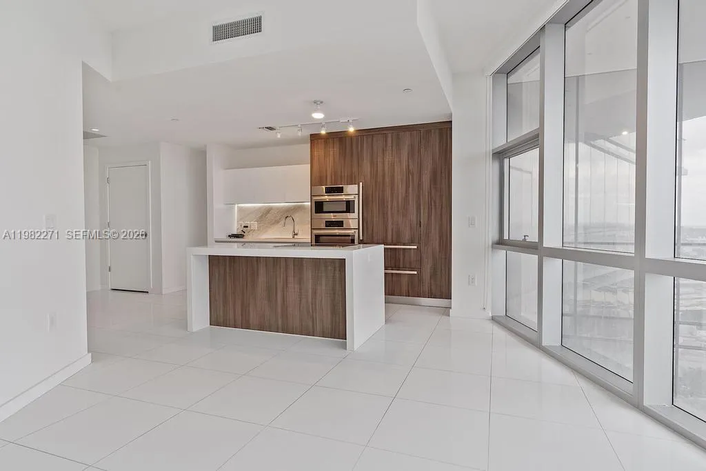 851 NE 1st Ave # 2102, Miami FL 33132