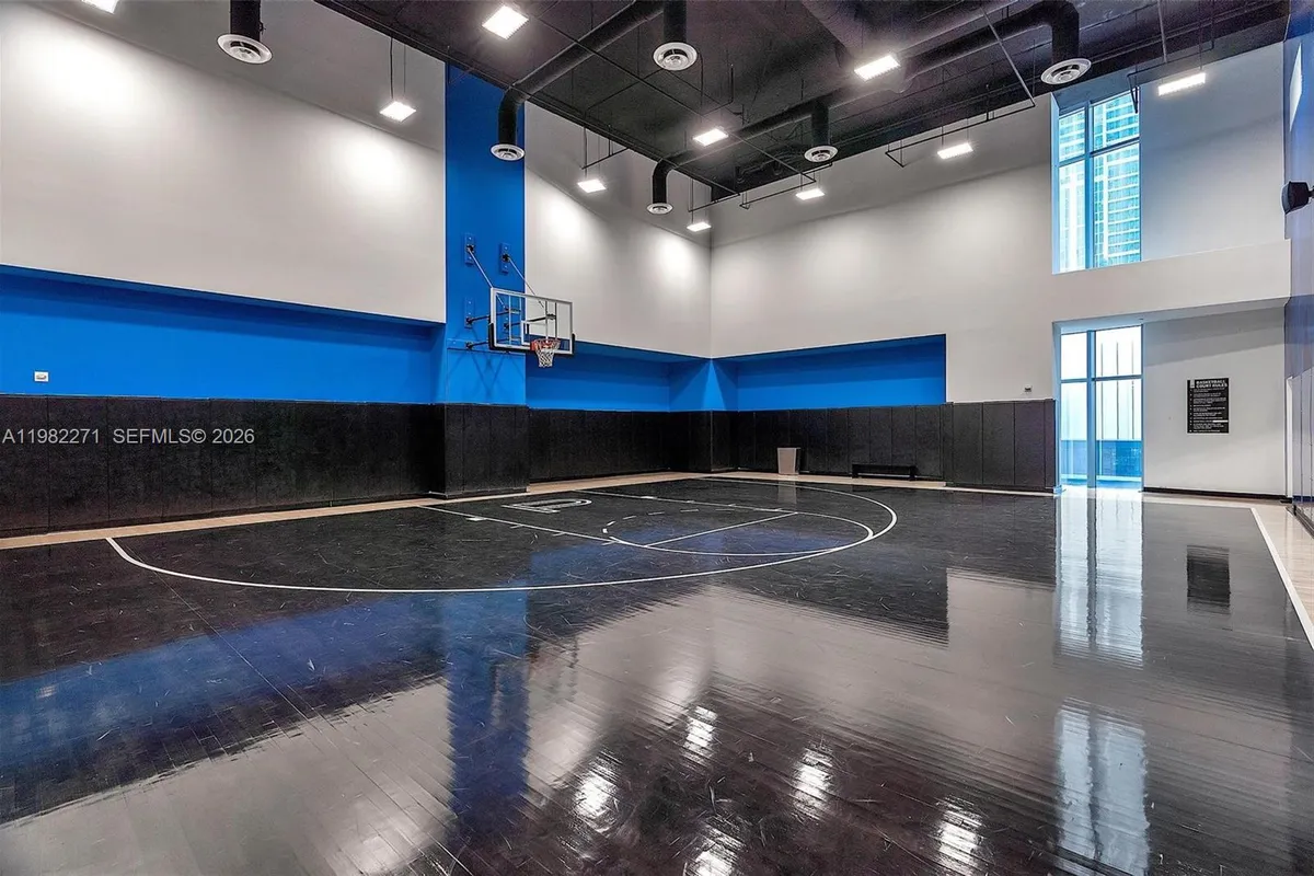 851 NE 1st Ave # 2102, Miami FL 33132