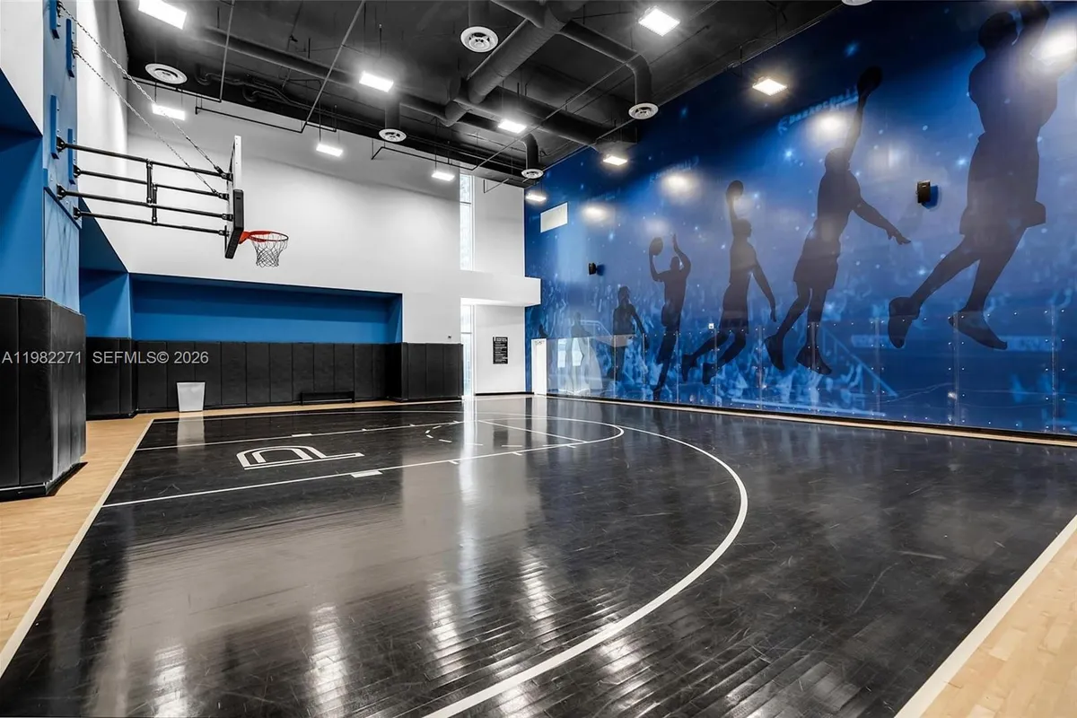 851 NE 1st Ave # 2102, Miami FL 33132