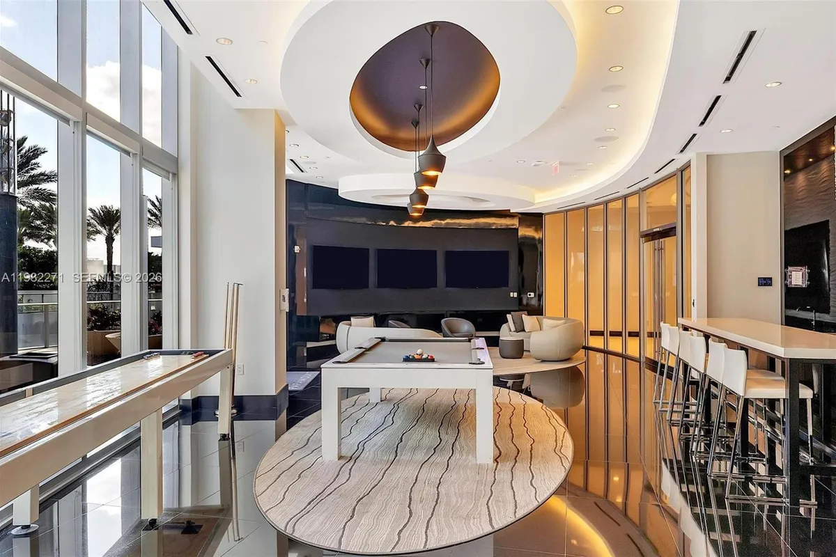 851 NE 1st Ave # 2102, Miami FL 33132