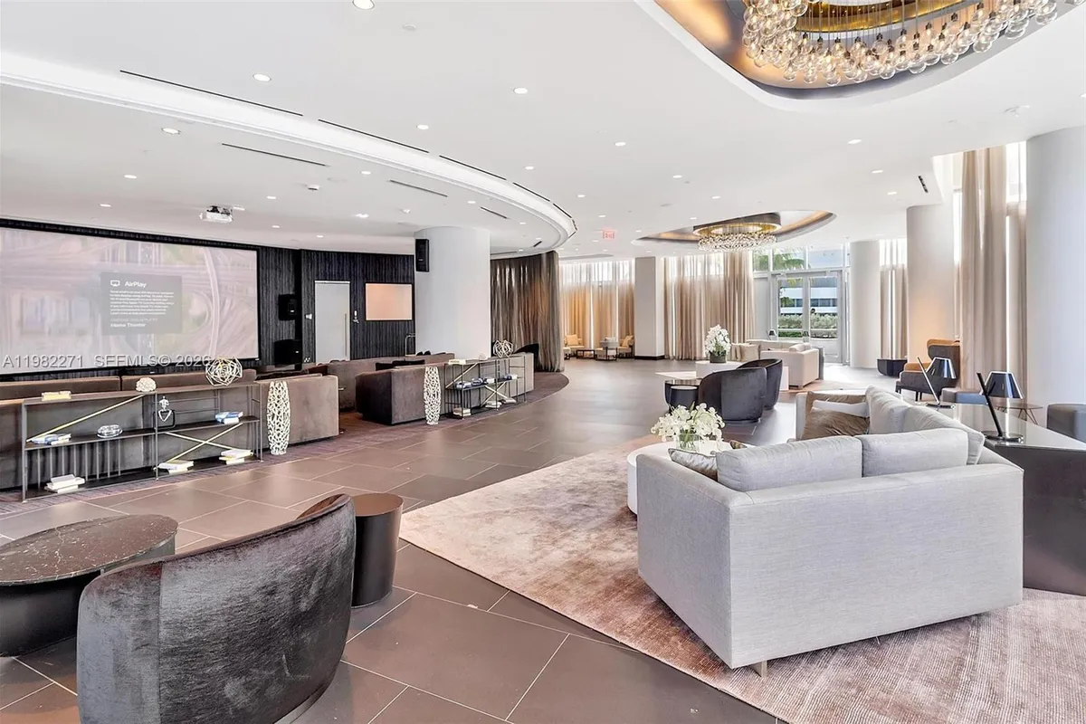 851 NE 1st Ave # 2102, Miami FL 33132