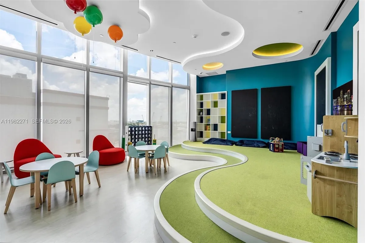 851 NE 1st Ave # 2102, Miami FL 33132