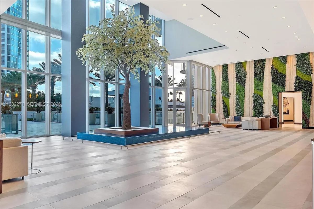 851 NE 1st Ave # 2102, Miami FL 33132