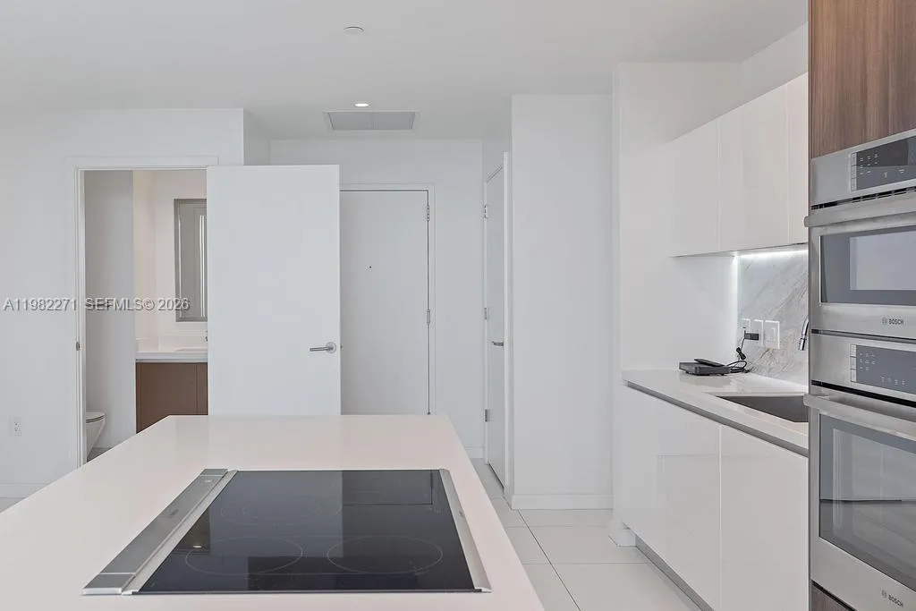 851 NE 1st Ave # 2102, Miami FL 33132