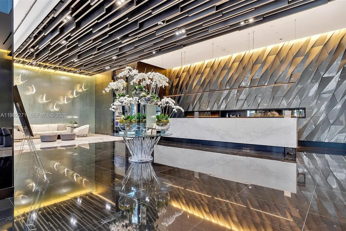 851 NE 1st Ave # 2102, Miami FL 33132