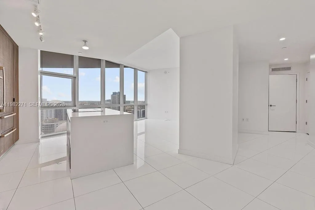 851 NE 1st Ave # 2102, Miami FL 33132