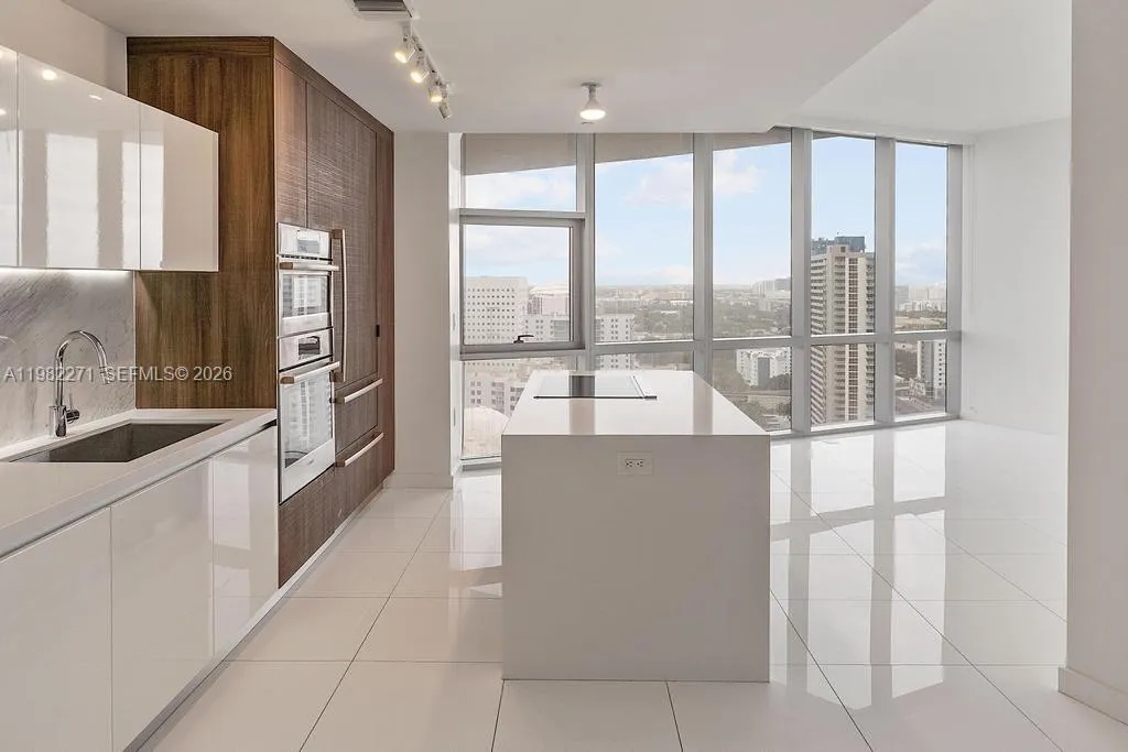 851 NE 1st Ave # 2102, Miami FL 33132