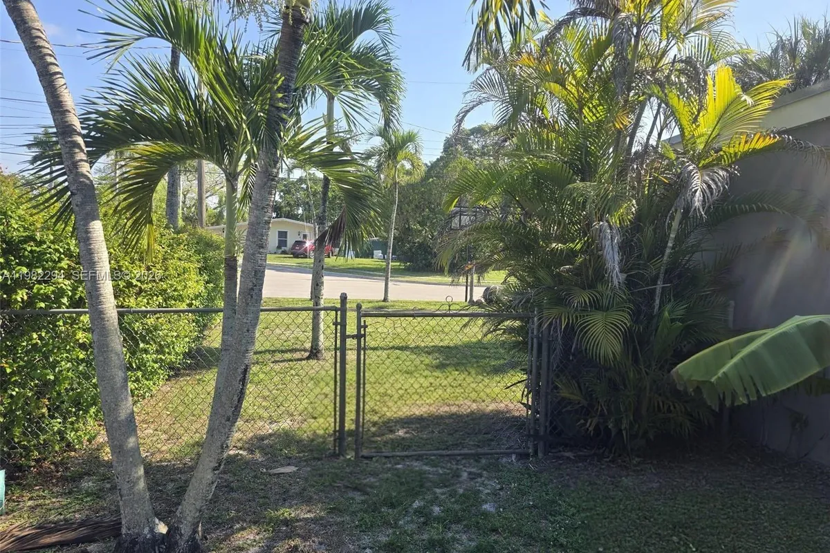 5812 NW 20th Ct, Margate FL 33063