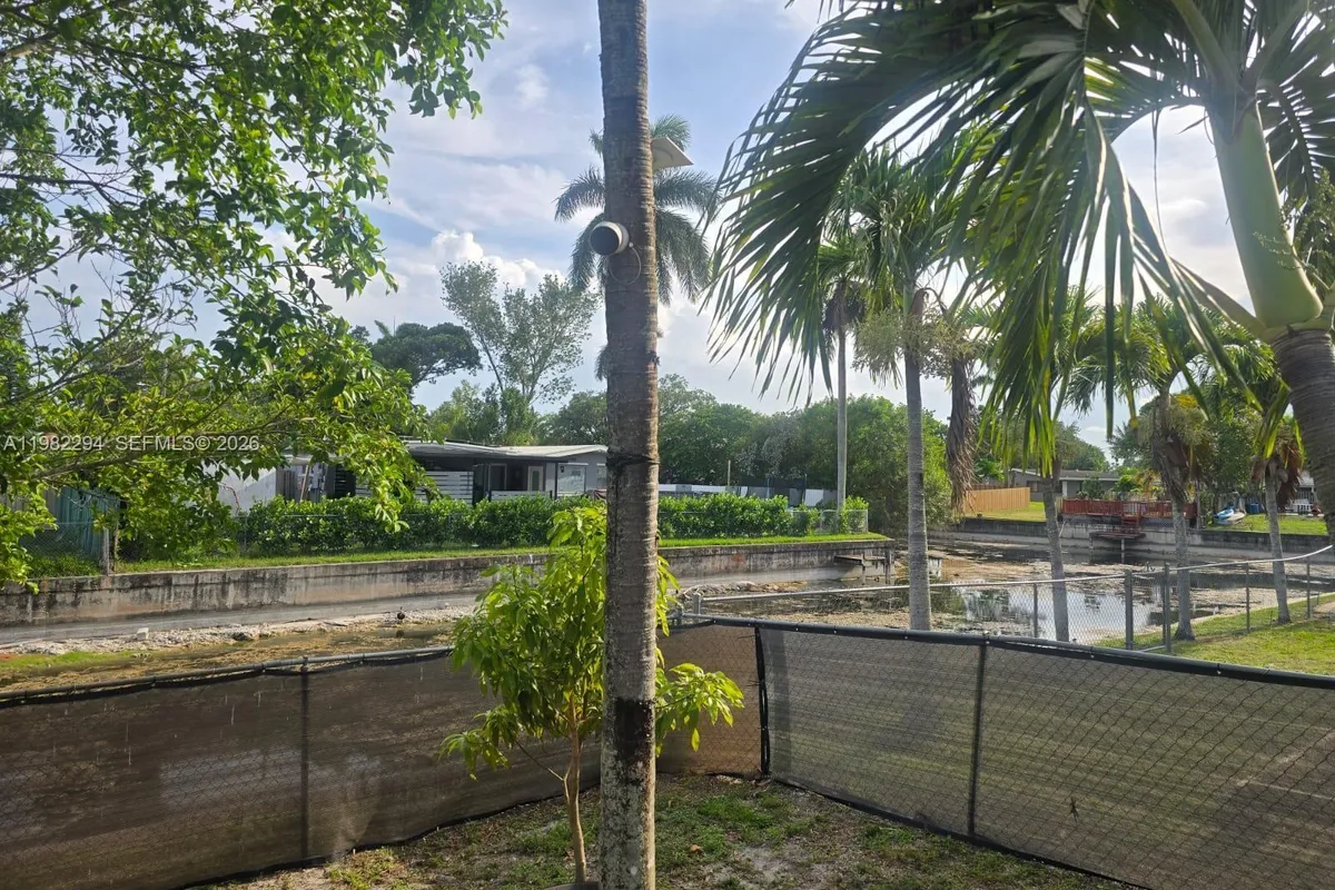 5812 NW 20th Ct, Margate FL 33063