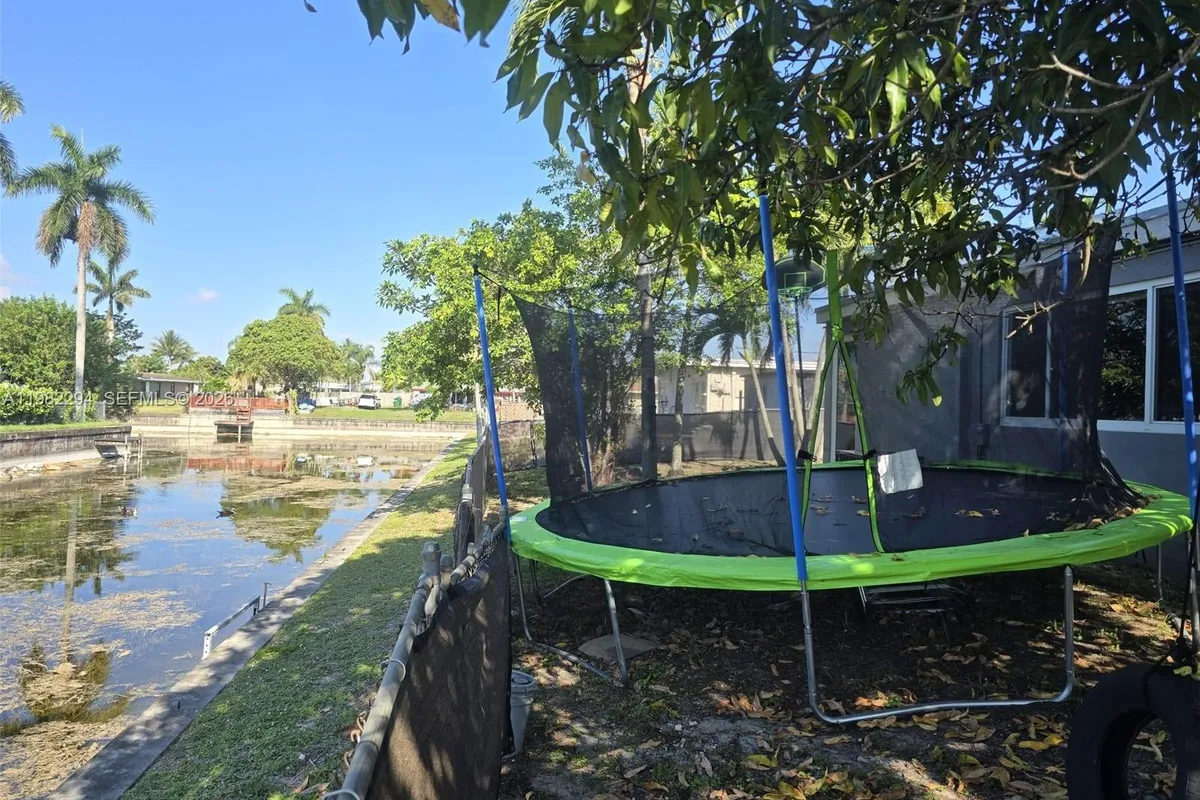 5812 NW 20th Ct, Margate FL 33063