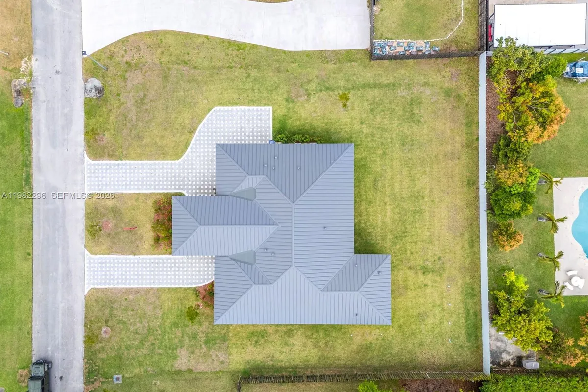 19855 SW 134 CT, Unincorporated Dade County FL 33177