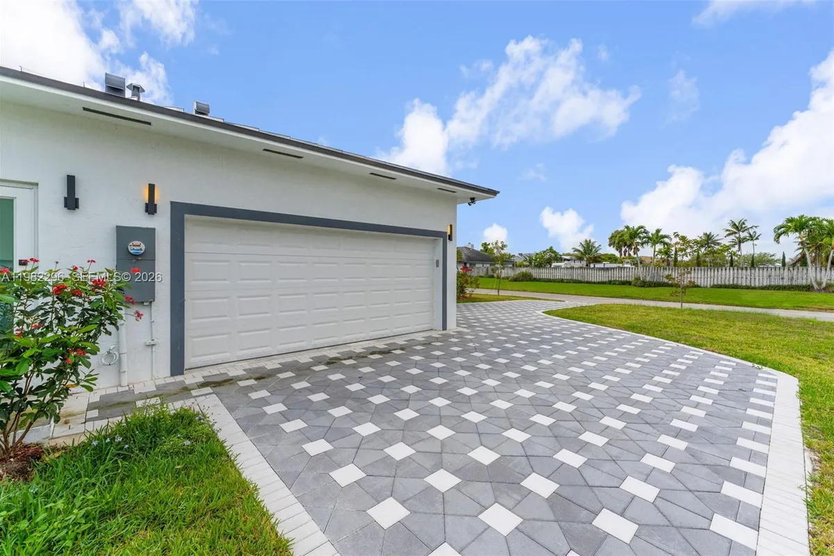19855 SW 134 CT, Unincorporated Dade County FL 33177