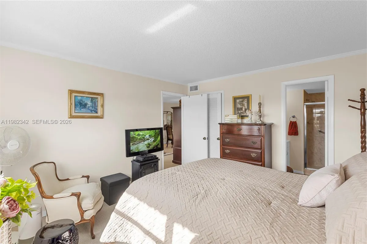 8950 Sunrise Lakes Blvd # 309, Sunrise FL 33322