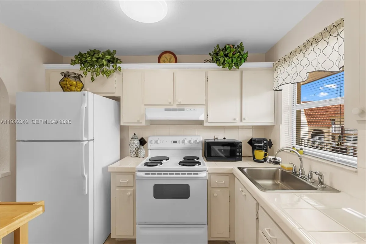 8950 Sunrise Lakes Blvd # 309, Sunrise FL 33322