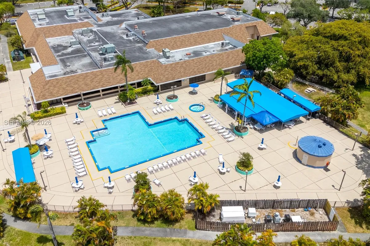 8950 Sunrise Lakes Blvd # 309, Sunrise FL 33322