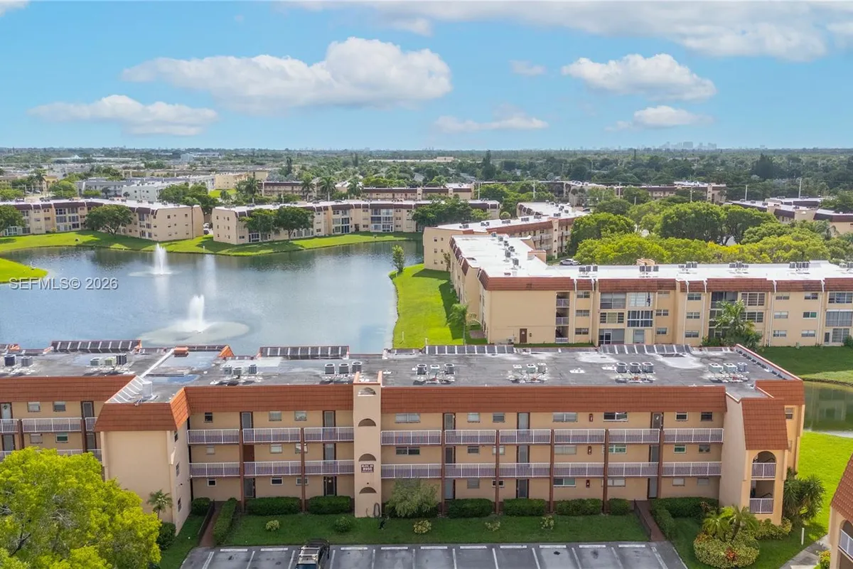 8950 Sunrise Lakes Blvd # 309, Sunrise FL 33322