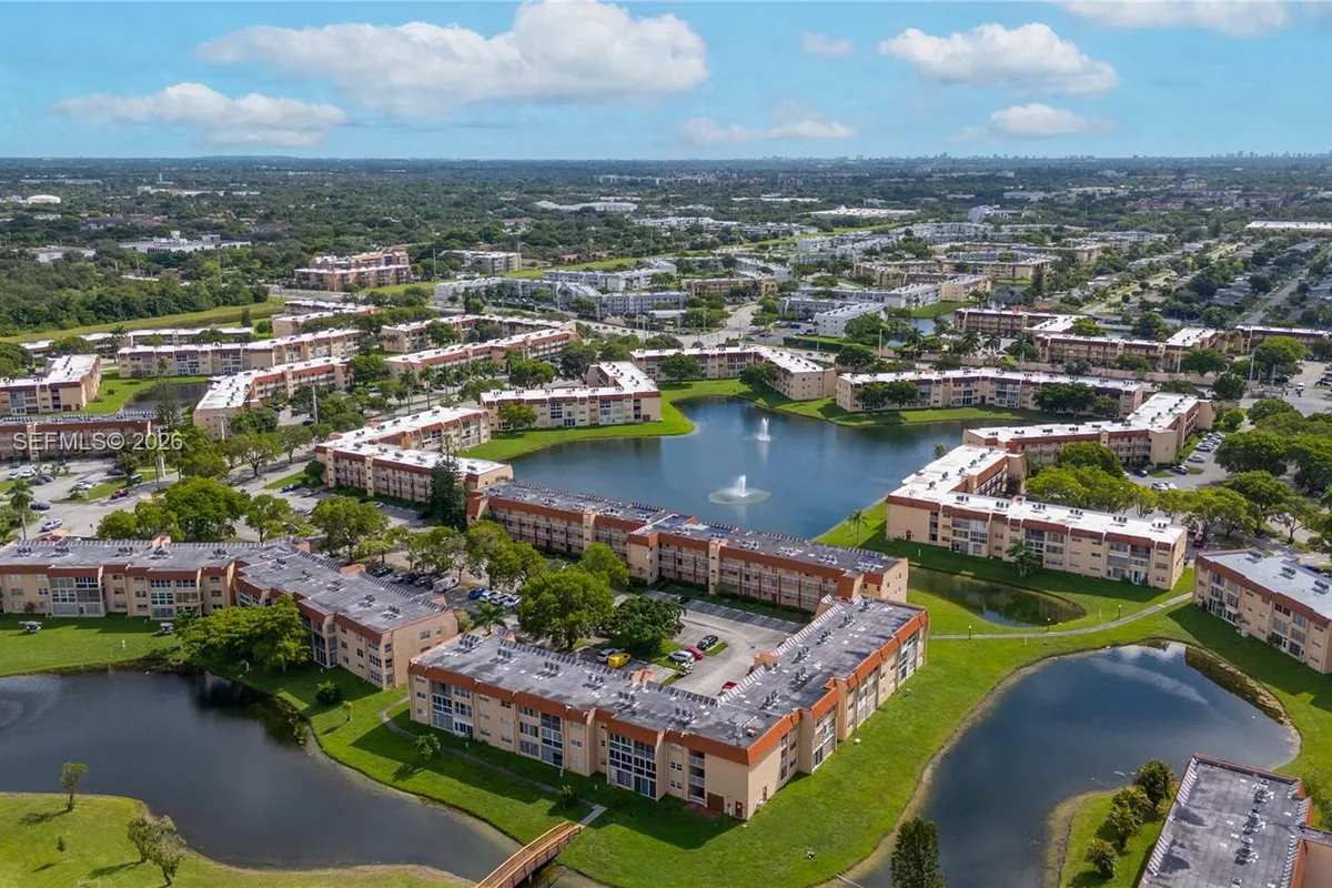 8950 Sunrise Lakes Blvd # 309, Sunrise FL 33322