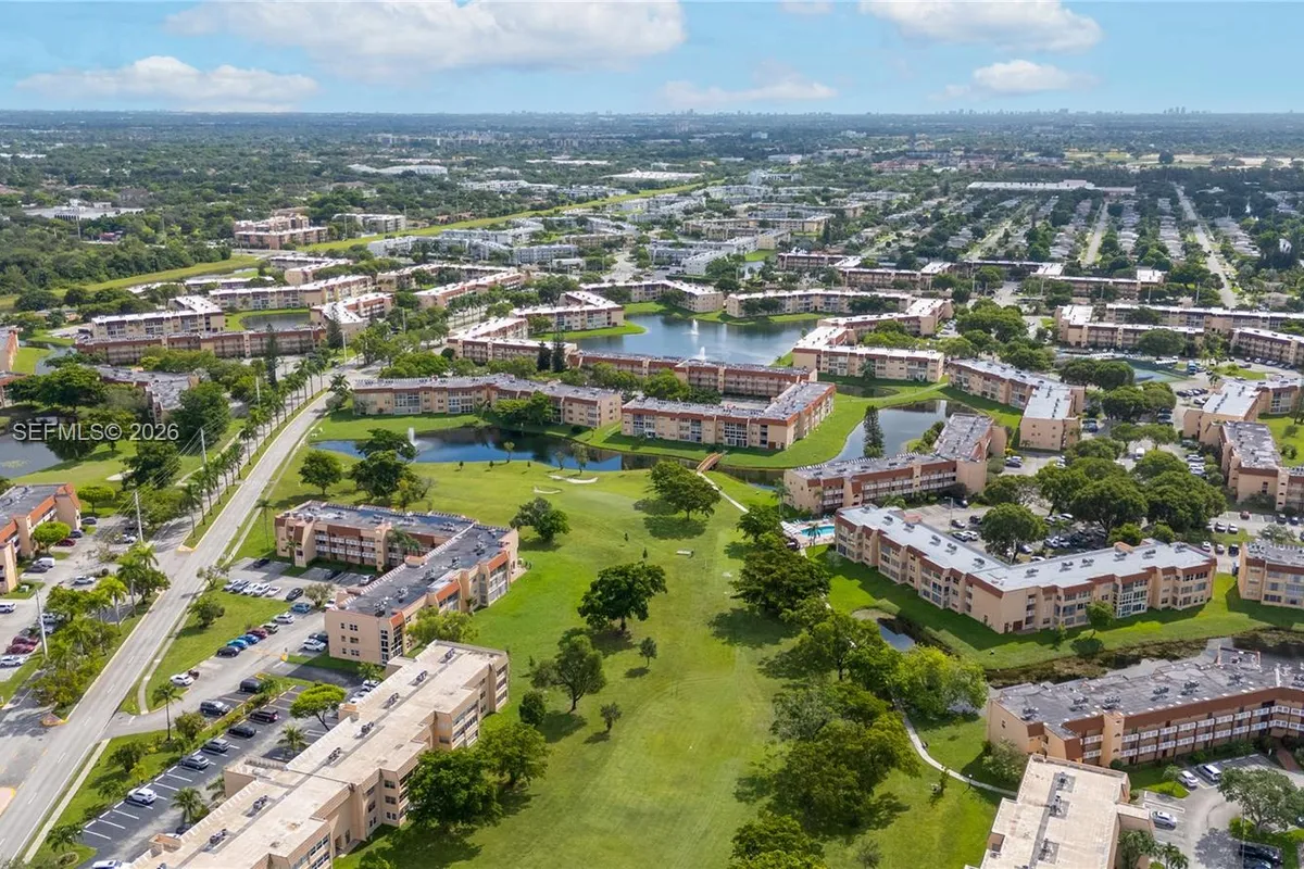 8950 Sunrise Lakes Blvd # 309, Sunrise FL 33322