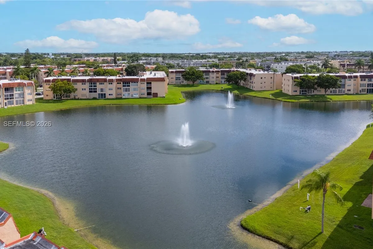 8950 Sunrise Lakes Blvd # 309, Sunrise FL 33322