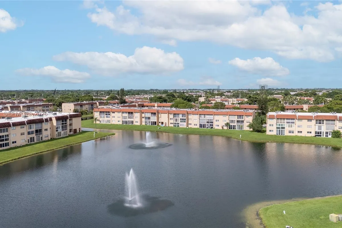 8950 Sunrise Lakes Blvd # 309, Sunrise FL 33322