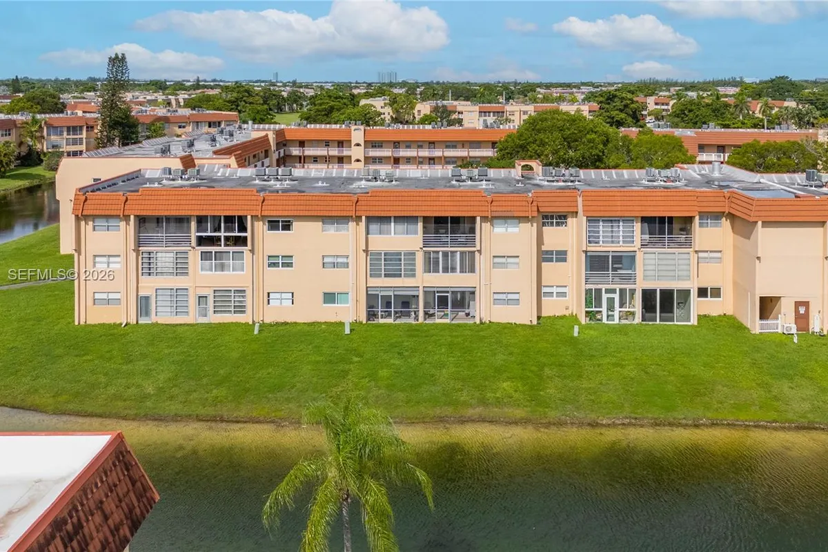 8950 Sunrise Lakes Blvd # 309, Sunrise FL 33322