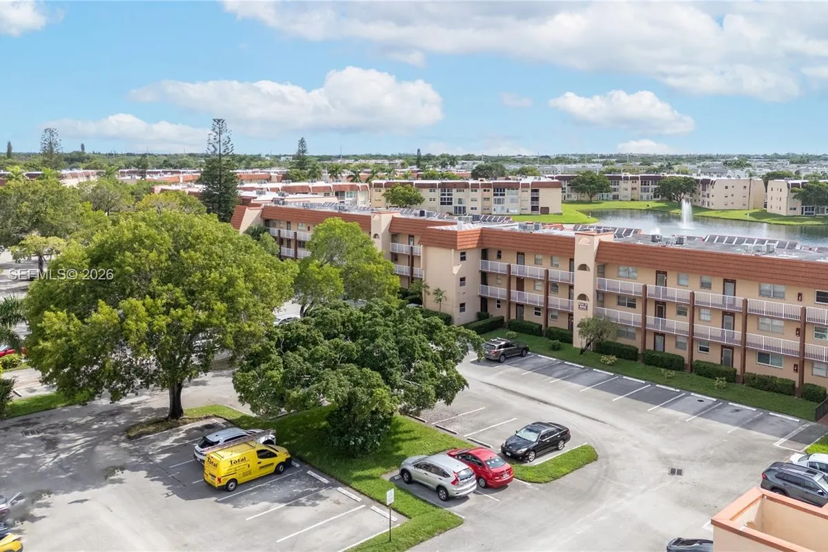 8950 Sunrise Lakes Blvd # 309, Sunrise FL 33322