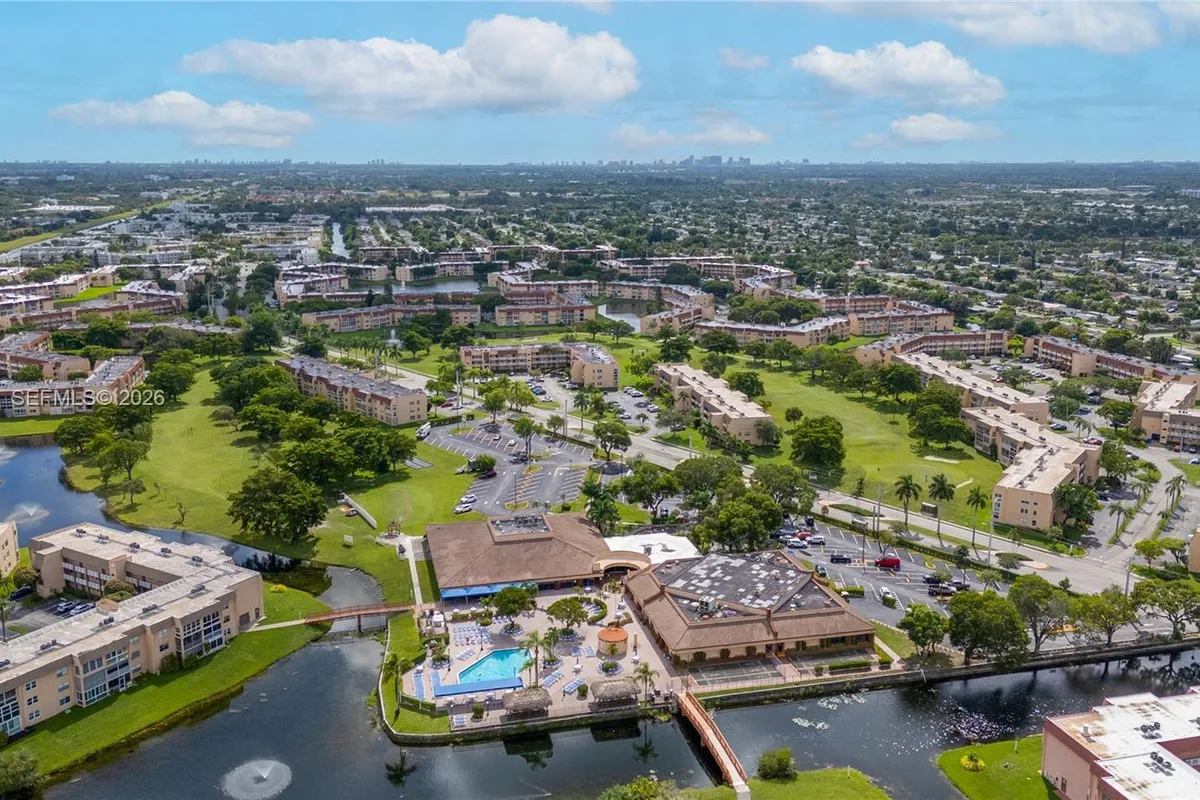 8950 Sunrise Lakes Blvd # 309, Sunrise FL 33322