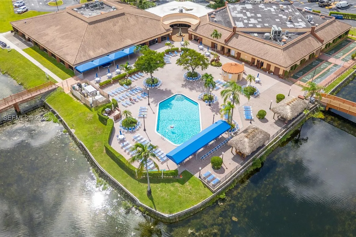 8950 Sunrise Lakes Blvd # 309, Sunrise FL 33322