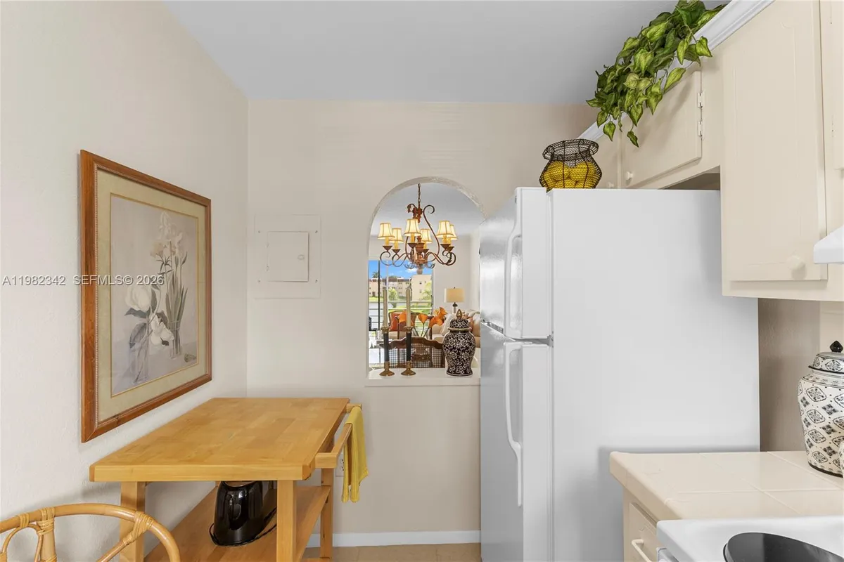 8950 Sunrise Lakes Blvd # 309, Sunrise FL 33322