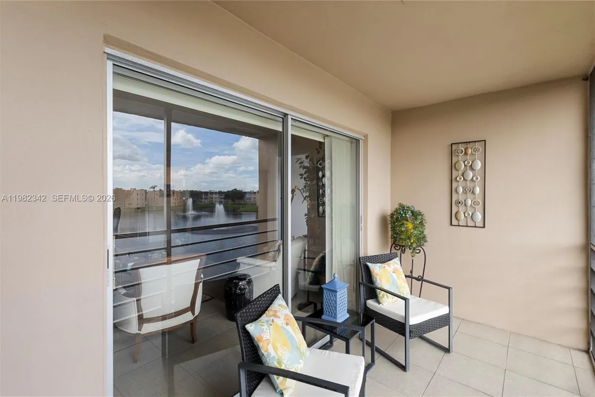 8950 Sunrise Lakes Blvd # 309, Sunrise FL 33322